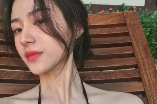 鹿晗关晓彤再登热搜榜百万大V爆料分手内幕女方已开始新恋情